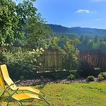 Hébergement de vacances Chata Pod Mogielica - Klimatyczny Dom Na Wylacznosc Z Ogrodem I Widokiem Na Gory Slopnice