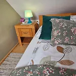 Hébergement de vacances Chata Pod Mogielica - Klimatyczny Dom Na Wylacznosc Z Ogrodem I Widokiem Na Gory