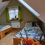 Hébergement de vacances Chata Pod Mogielica - Klimatyczny Dom Na Wylacznosc Z Ogrodem I Widokiem Na Gory