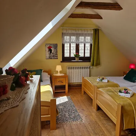 Holiday home Chata Pod Mogielica - Klimatyczny Dom Na Wylacznosc Z Ogrodem I Widokiem Na Gory Slopnice