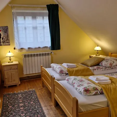 Ferienhaus Chata Pod Mogielica - Klimatyczny Dom Na Wylacznosc Z Ogrodem I Widokiem Na Gory
